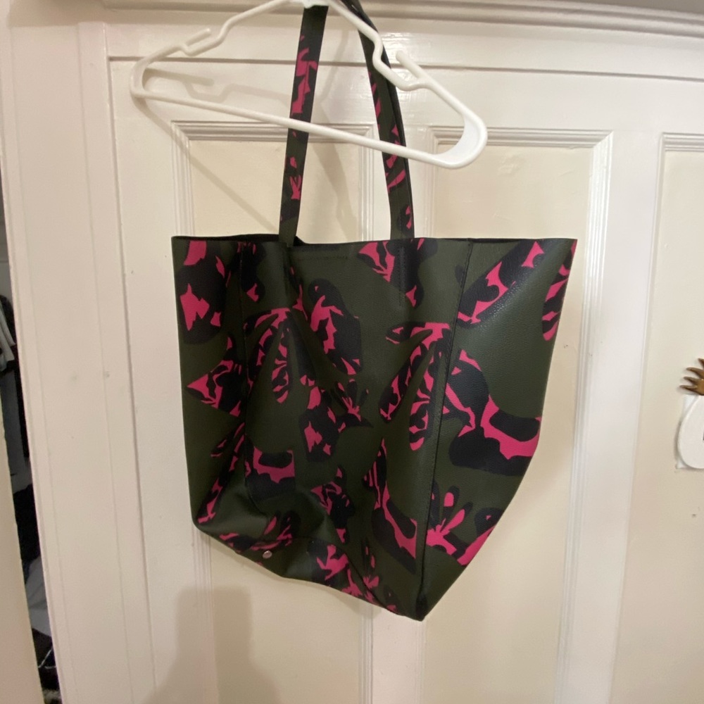 Banana Republic graphic tote